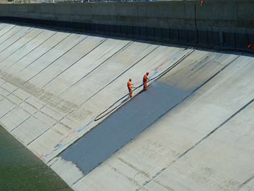 九旭聚脲噴涂機(jī)廠家產(chǎn)品堤壩防水噴涂應(yīng)用