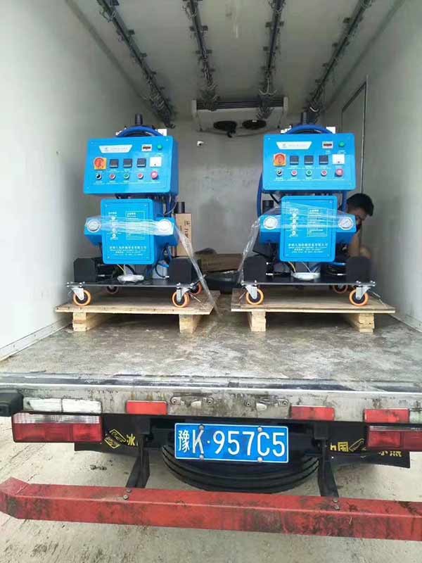 兩臺(tái)聚氨酯噴涂機(jī)發(fā)貨至河南