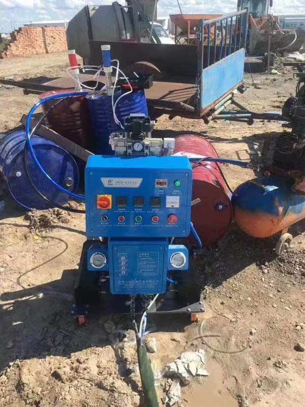 Q2600小雞幼苗養(yǎng)殖場保溫房聚氨酯噴涂機(jī)