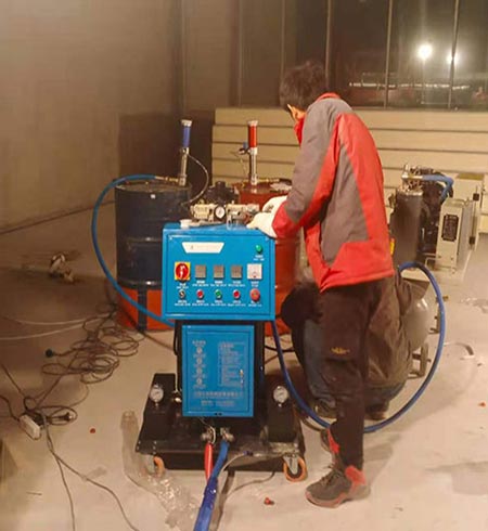 Q2600聚氨酯噴涂冷庫(kù)保溫設(shè)備